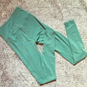 SOFT!! Small Beyond Yoga leggings